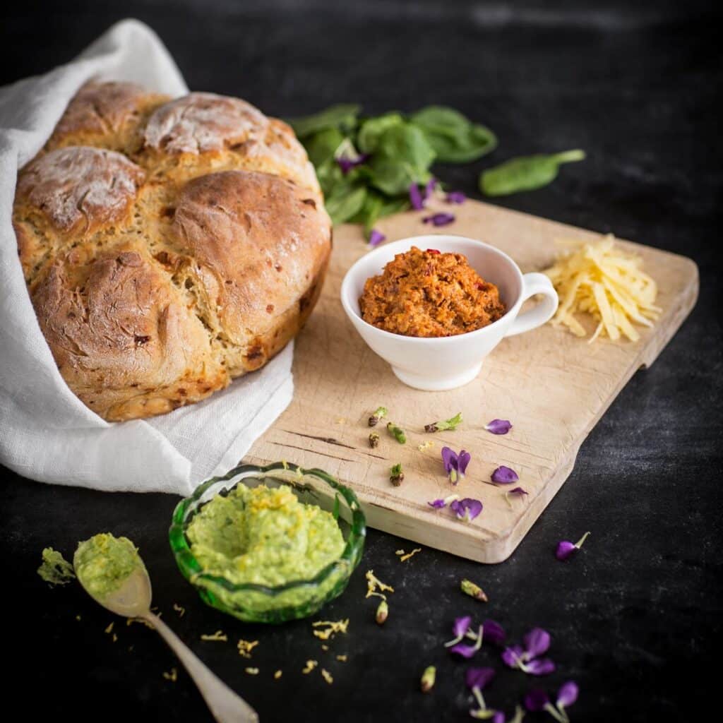 lingonglass,kanderade hasselnötter Västerbottensost®