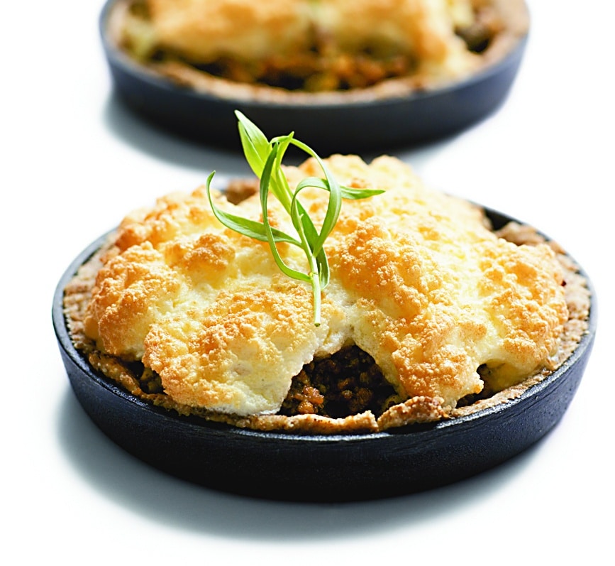 Mandelkaka med rabarber,jordgubbar & glass,efterrätter recept,efterrätt midsommar Västerbottensost®